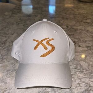 ✨ White Adjustable Hat from The Wynn, Las Vegas